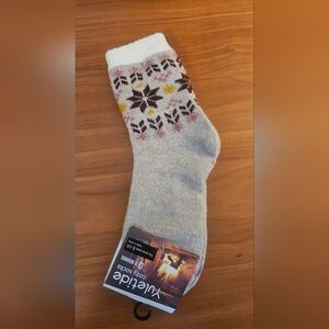 Yuletide Patterned Beige Socks